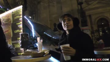 Brunette babe in live show gets pussy eaten
