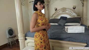 Penny Barber plays her MILF cunt infront of stepson