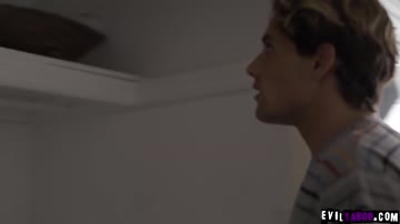 Amnesiac man dicovers that his wife is a fake
