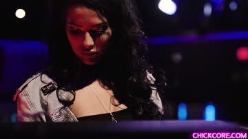 Rockstar lesbians show off their fucking skills