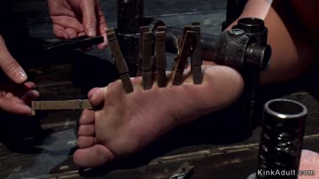 Huge ass slave gets asshole toyed