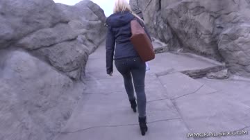 Live show babes vibrate and get fucked
