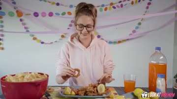 Kyler Quinn â Mukbang Her