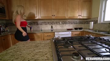 Gorgeous MILF Savannah Bond cheats with horny stepson