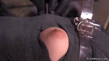 Spreaded legs slave gets vibrated