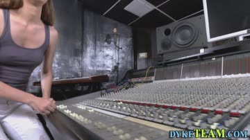 Les teens in studio lick pussy and fuck