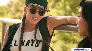 Big tits skatergirl picks up and gets licked by busty hottie