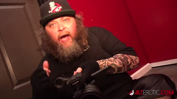 HO HUNTERS - Arielle Aquinas performs a sexorcism