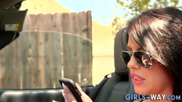 Lesbian beauty squirts in threeway