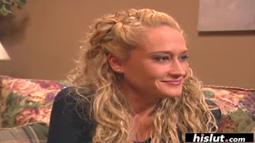 Brooklyn Rhodes stuffs her girlfriend with kinky toys
