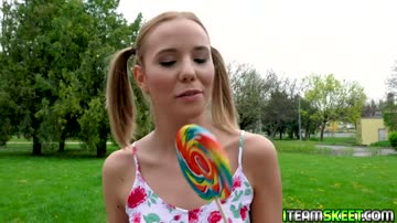 Petite teen feeds Totti with her wet twat and she gets licked