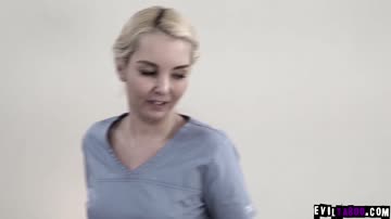 Teen Chloe Cherry gets a special fuck massage